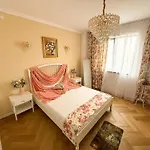 Targ Paste - Dormitor Dublu Cu Baie Privata
