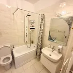 Targ Paste - Dormitor Dublu Cu Baie Privata *