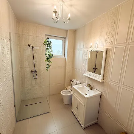 Cozy Christmas Bedroom - Dormitor Dublu Cu Baie Privata