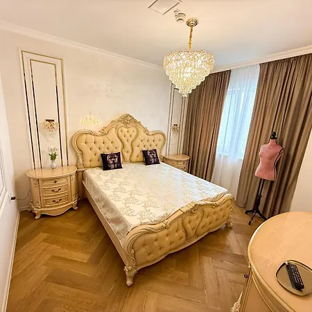 Apartamento Târg Paște - Dormitor Dublu Cu Baie Privata *