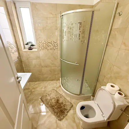 Târg Paște - Dormitor Dublu Cu Baie Privata * Craiova