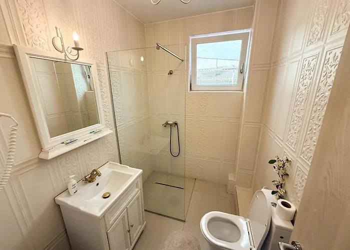 Targ Paste - Dormitor Dublu Cu Baie Privata *